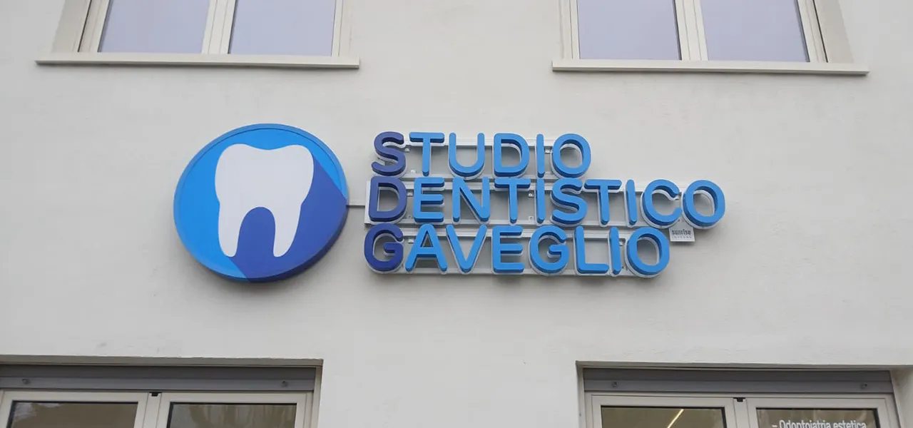Insegna Lettere Scatolate - Studio Dentistico Gaveglio - Sunrise Insegne